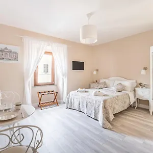 The Small Nest At Coliseum Apartment