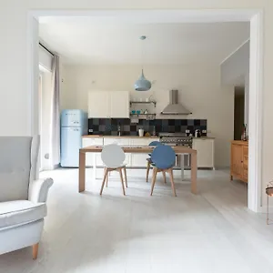 Porta Volta Bright And Roomy Flat Apartment Milan