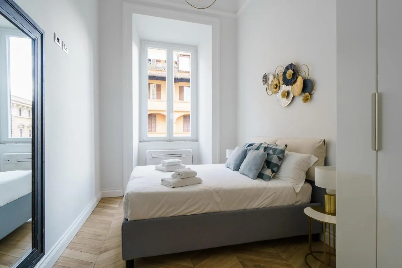 La Dolce Vita Farini Rome Apartment